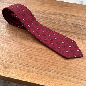 VINTAGE Baycrest 100% Silk Neck Tie Burgundy Geometric Business Deadstock NWT